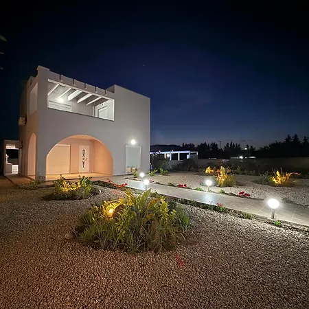 Azure Dreams With Pool - شاراكي