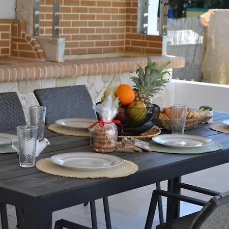 Azure Dreams With Pool - فيلة