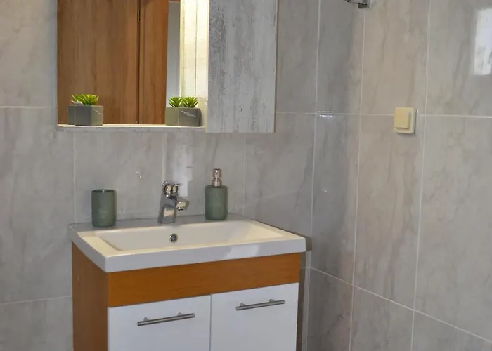 Azure Dreams With Pool - شاراكي