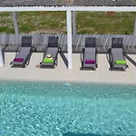 Azure Dreams With Pool - 빌라 *