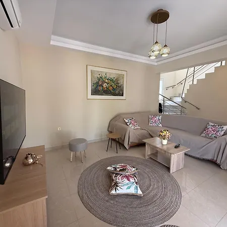 Azure Dreams With Pool - Villa *