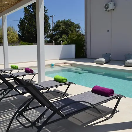 Villa Azure Dreams With Pool -