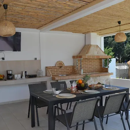 Villa Azure Dreams With Pool - Haraki