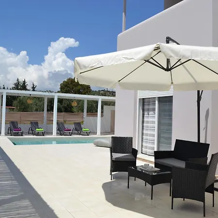 Villa Azure Dreams With Pool -