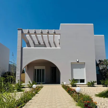 Villa Azure Dreams With Pool -