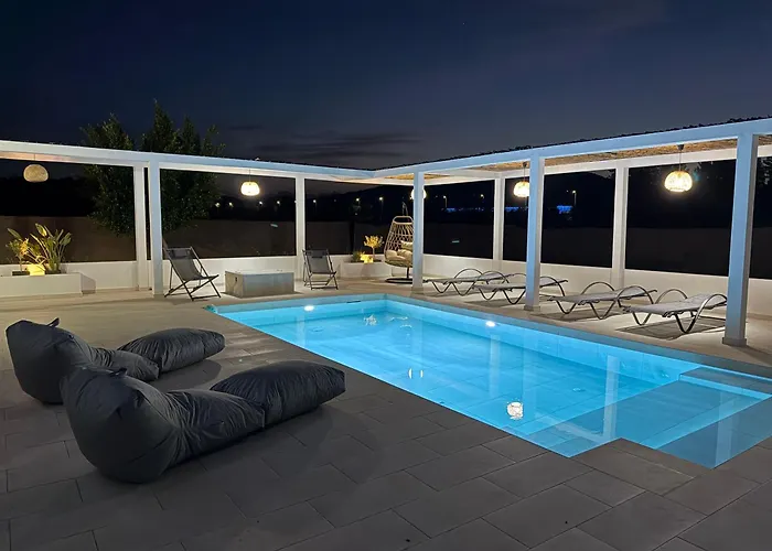 Villa Azure Dreams With Pool - *