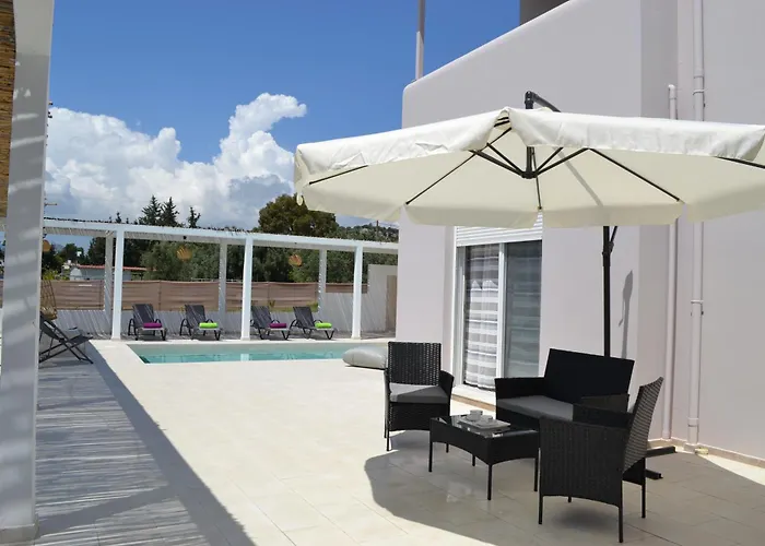 Villa Azure Dreams With Pool -