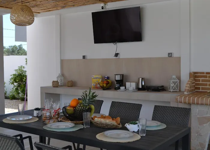 Villa Azure Dreams With Pool - Haraki