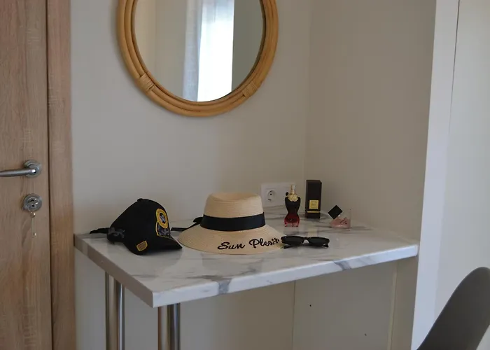 Villa Azure Dreams With Pool -