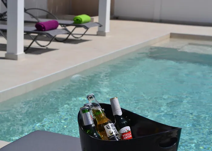 Azure Dreams With Pool - Villa