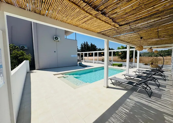 Villa Azure Dreams With Pool - *