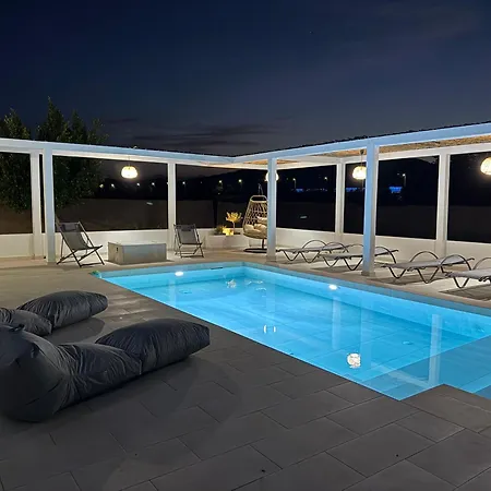 וילה Azure Dreams With Pool - *