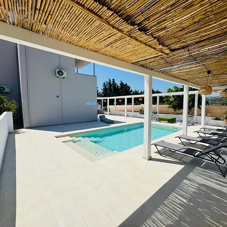 וילה Azure Dreams With Pool - *